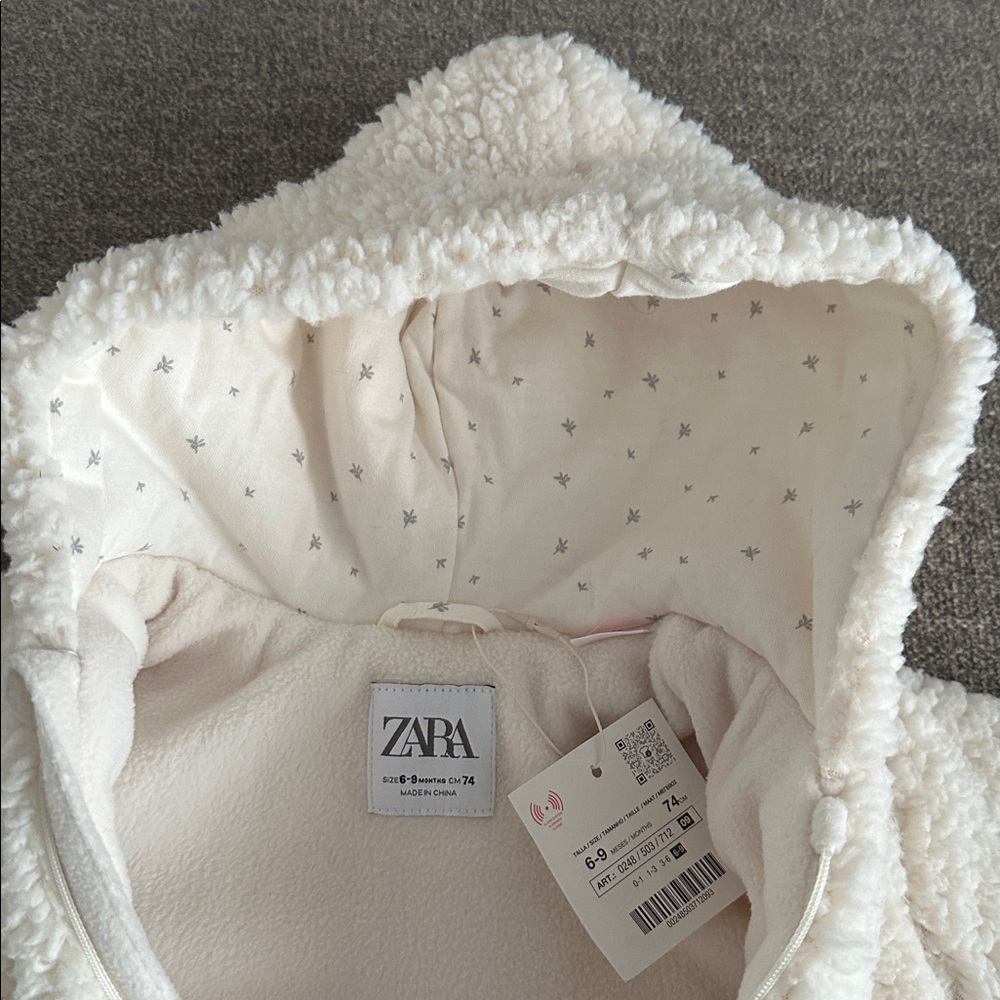 NWT- Zara Cream Fleece Baby Footie. Size 6-9 months - Picture 4 of 8